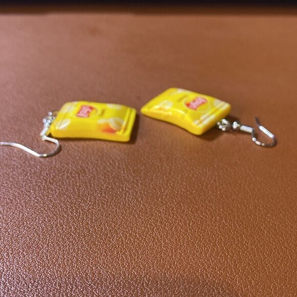 ✨🆕✨Novelty : Banana 🍌 Avocado 🥑 Lays, Cheetos Nutella 3 Dimensional Earrings✨ - Picture 10 of 16